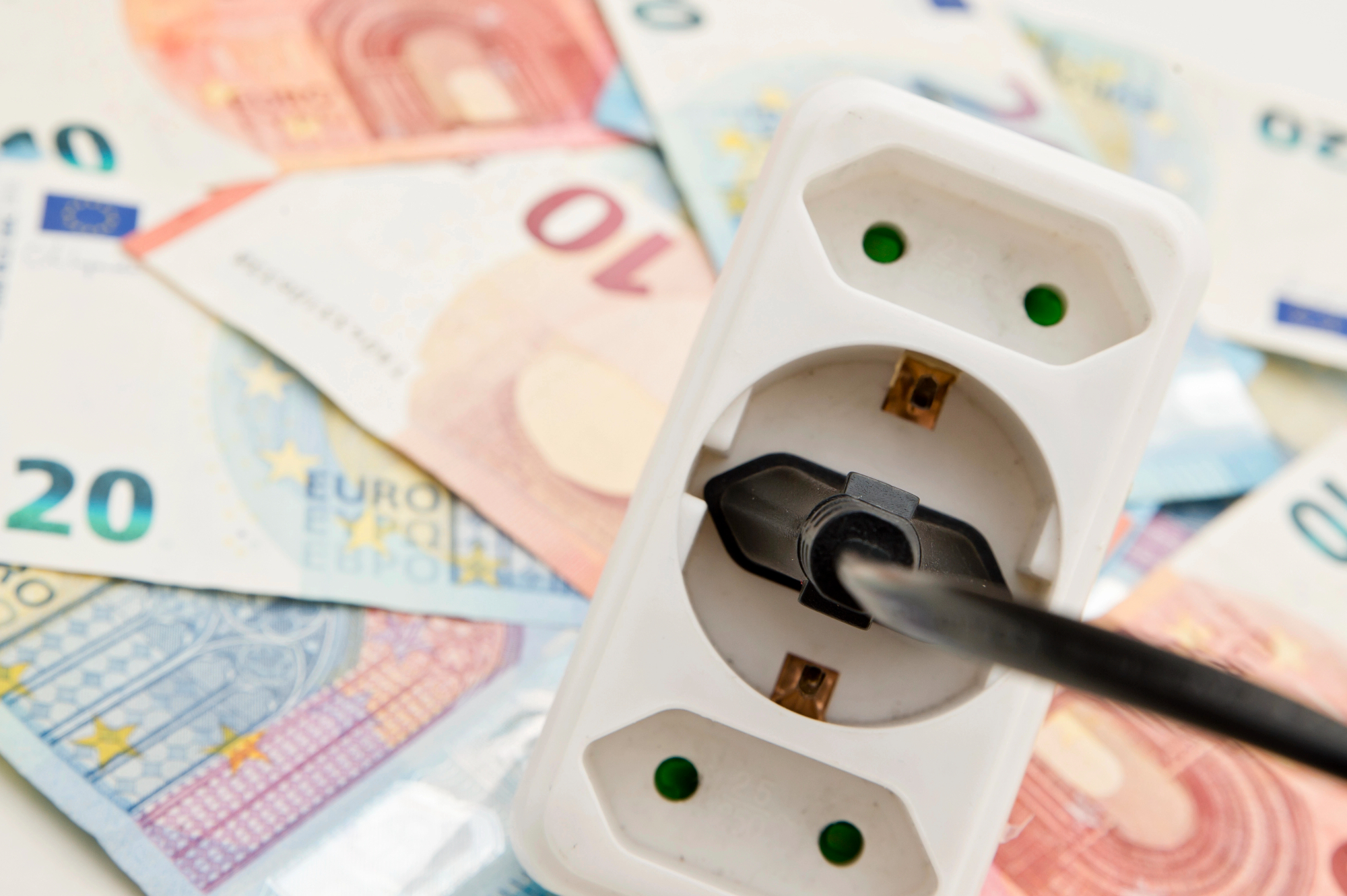 Odnos do teme cena elektrike